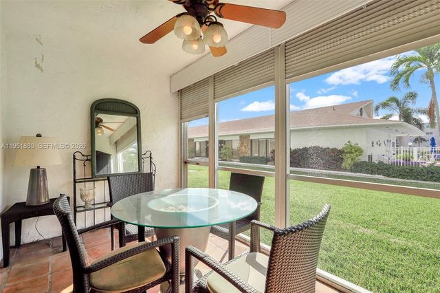 314 SE 10th St 103, Dania Beach, FL 33004