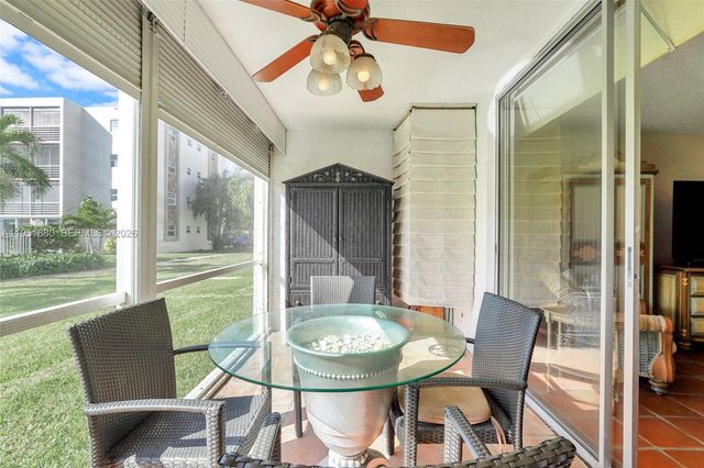 314 SE 10th St 103, Dania Beach, FL 33004