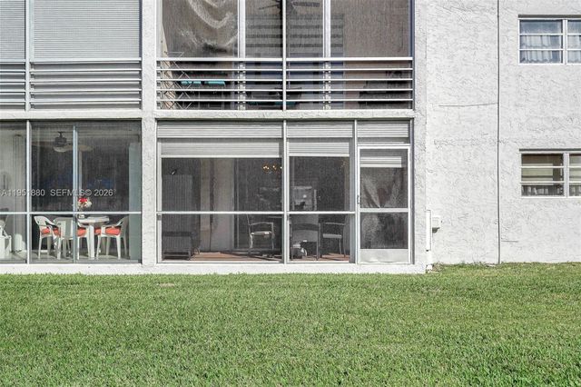 314 SE 10th St 103, Dania Beach, FL 33004