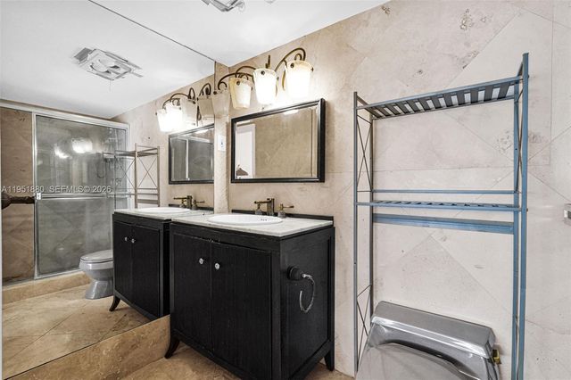 314 SE 10th St 103, Dania Beach, FL 33004