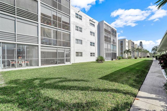 314 SE 10th St 103, Dania Beach, FL 33004