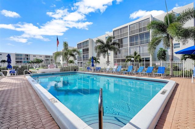 314 SE 10th St 103, Dania Beach, FL 33004