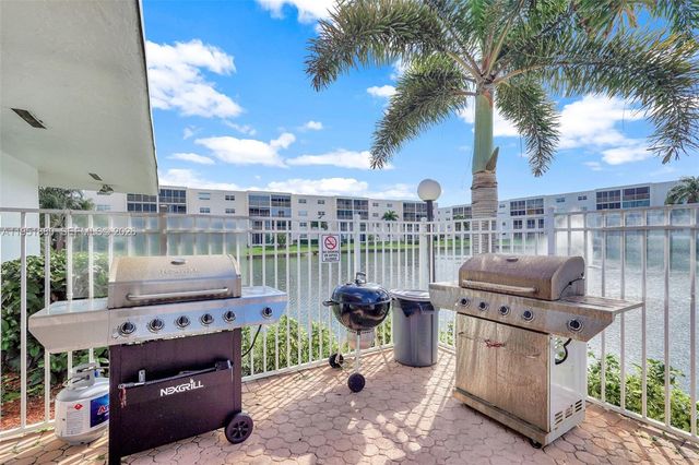 314 SE 10th St 103, Dania Beach, FL 33004