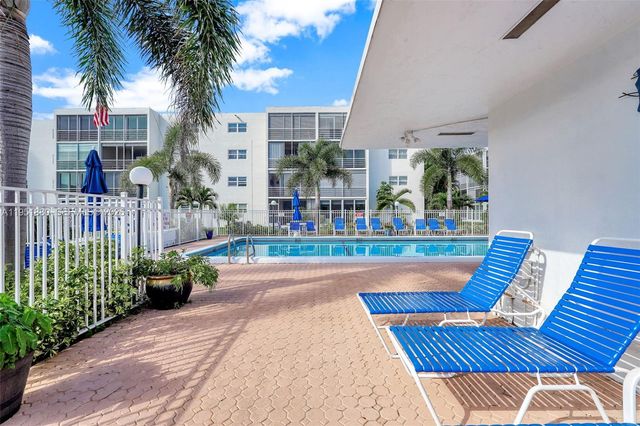 314 SE 10th St 103, Dania Beach, FL 33004