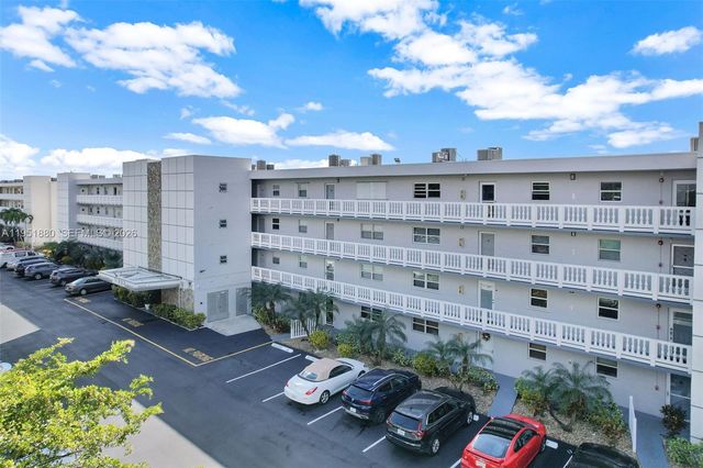 314 SE 10th St 103, Dania Beach, FL 33004