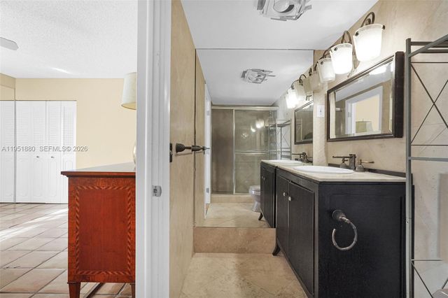 314 SE 10th St 103, Dania Beach, FL 33004