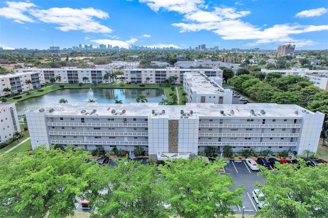 314 SE 10th St 103, Dania Beach, FL 33004