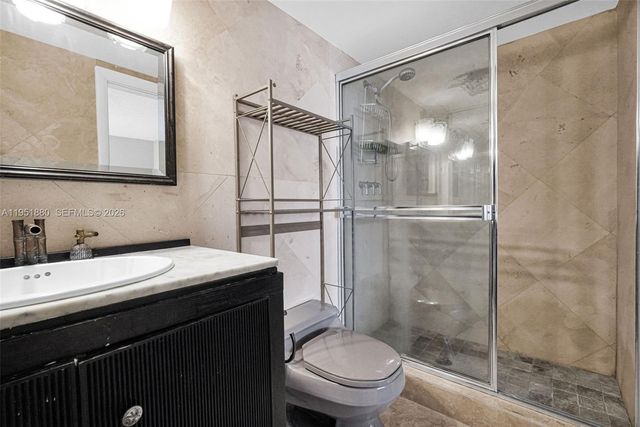 314 SE 10th St 103, Dania Beach, FL 33004