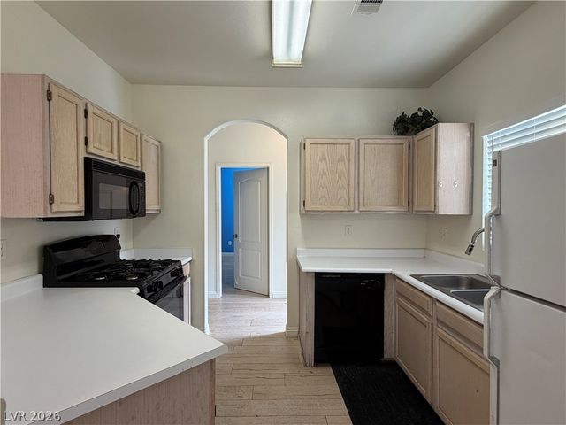 5525 West Flamingo Road 2016, Las Vegas, NV 89103