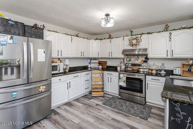 527 Grace Way, Rossford, OH 43460