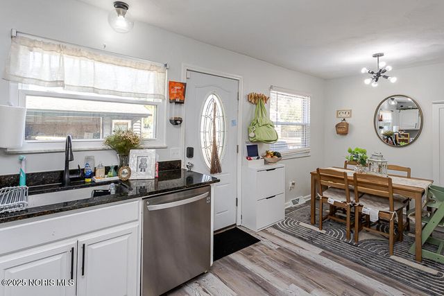 527 Grace Way, Rossford, OH 43460