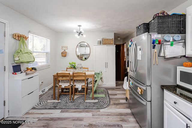 527 Grace Way, Rossford, OH 43460