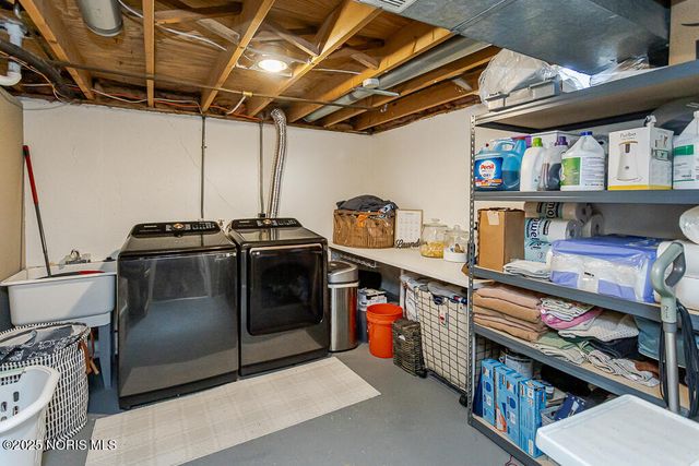 527 Grace Way, Rossford, OH 43460