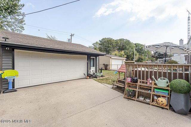 527 Grace Way, Rossford, OH 43460