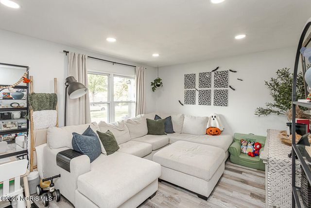 527 Grace Way, Rossford, OH 43460