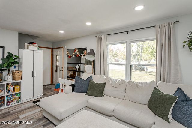 527 Grace Way, Rossford, OH 43460