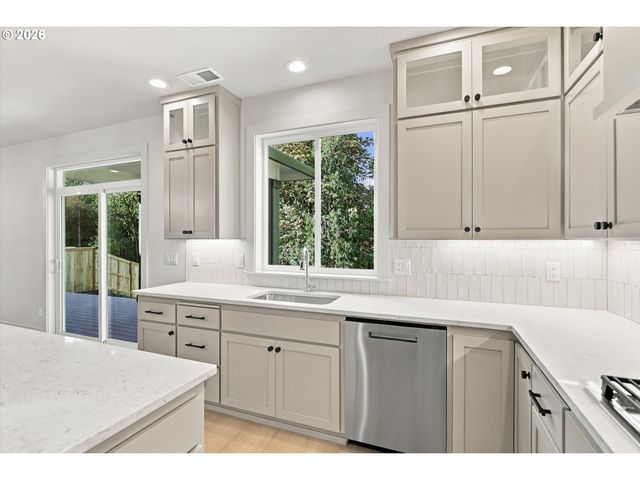 14181 Se Iseli, Clackamas, OR 97015