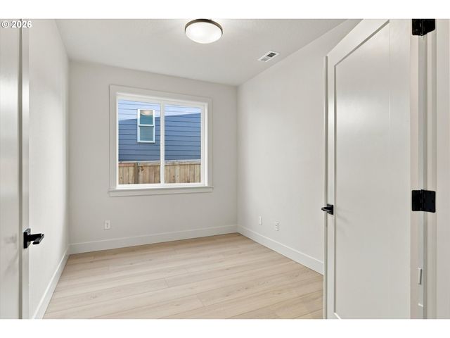 14181 Se Iseli, Clackamas, OR 97015