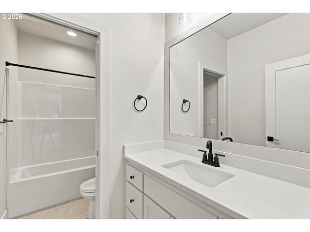 14181 Se Iseli, Clackamas, OR 97015