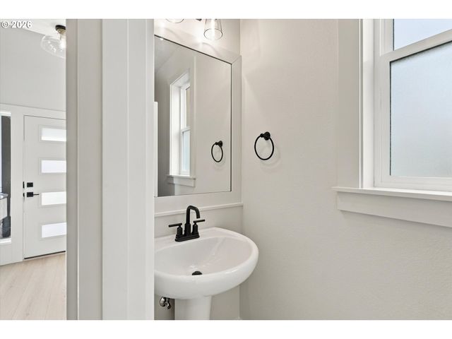 14181 Se Iseli, Clackamas, OR 97015