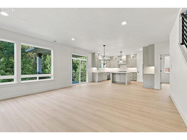 14181 Se Iseli, Clackamas, OR 97015