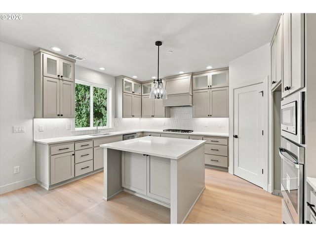 14181 Se Iseli, Clackamas, OR 97015