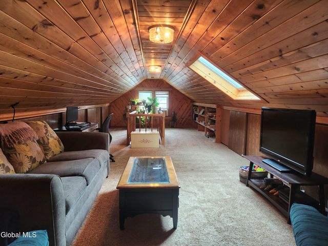 13 Detroit Avenue, Troy, NY 12180