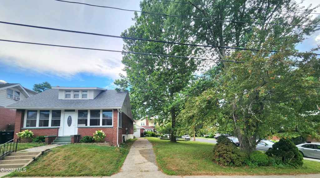 13 Detroit Avenue, Troy, NY 12180