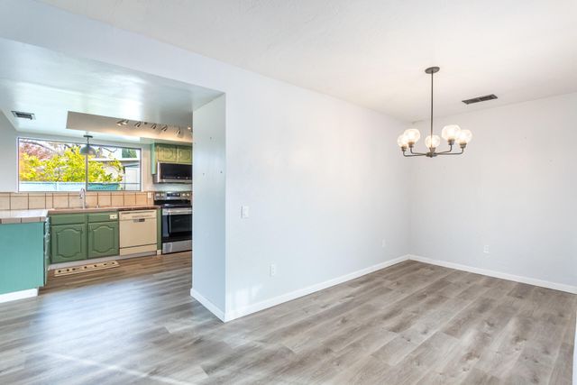 940 Golden Heights Court, Redding, CA 96003