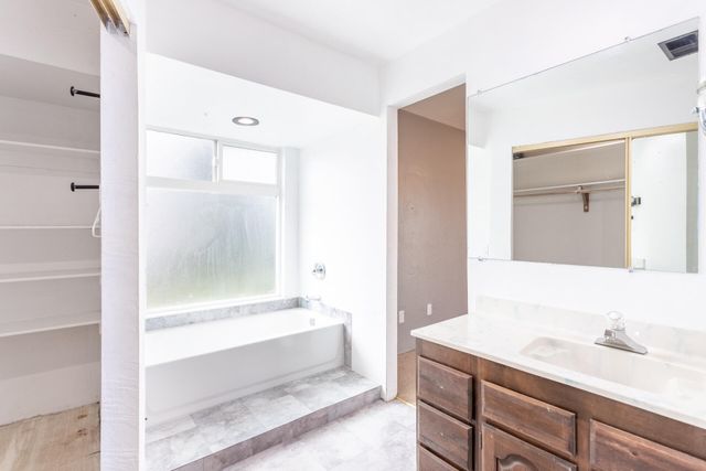 940 Golden Heights Court, Redding, CA 96003