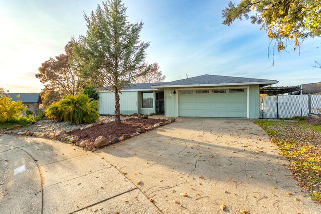 940 Golden Heights Court, Redding, CA 96003