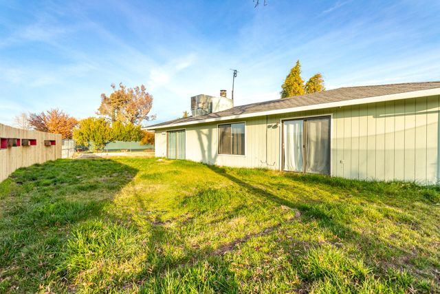 940 Golden Heights Court, Redding, CA 96003