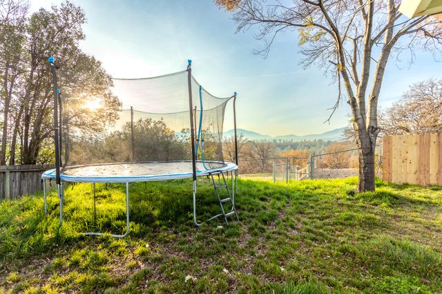 940 Golden Heights Court, Redding, CA 96003