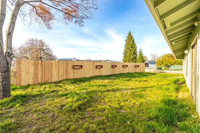 940 Golden Heights Court, Redding, CA 96003