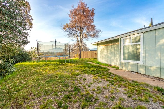 940 Golden Heights Court, Redding, CA 96003