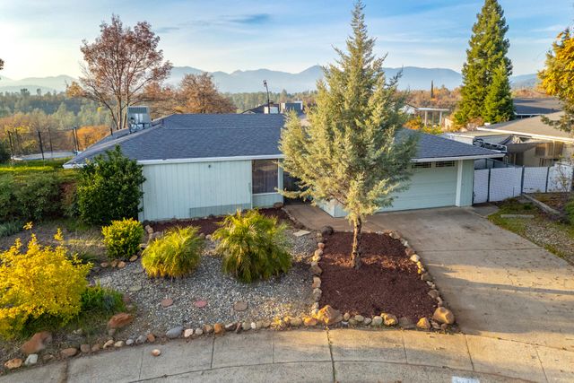 940 Golden Heights Court, Redding, CA 96003