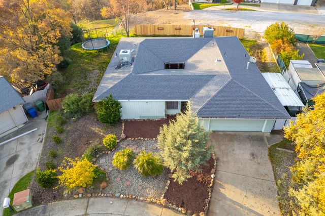 940 Golden Heights Court, Redding, CA 96003