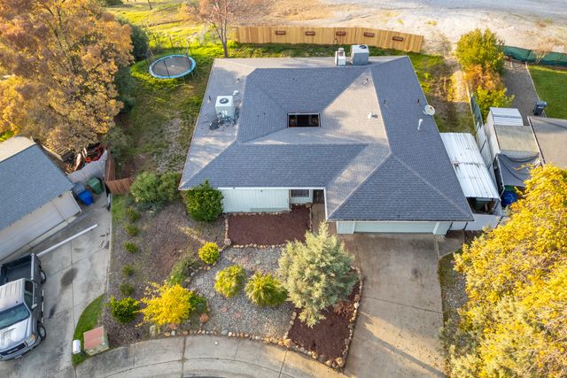 940 Golden Heights Court, Redding, CA 96003