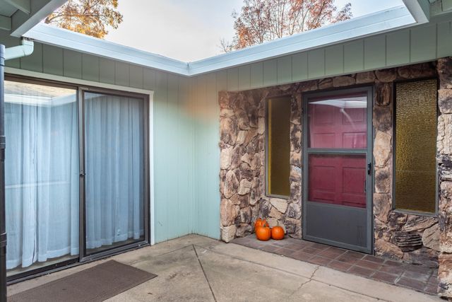 940 Golden Heights Court, Redding, CA 96003