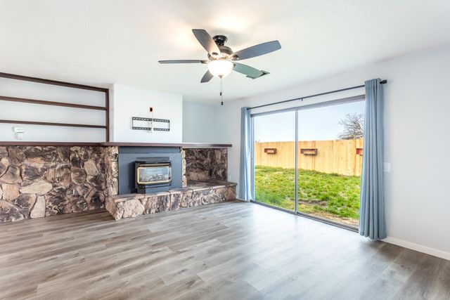 940 Golden Heights Court, Redding, CA 96003