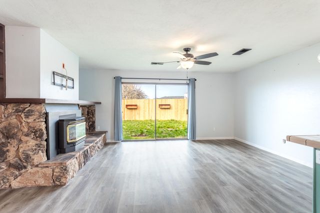 940 Golden Heights Court, Redding, CA 96003