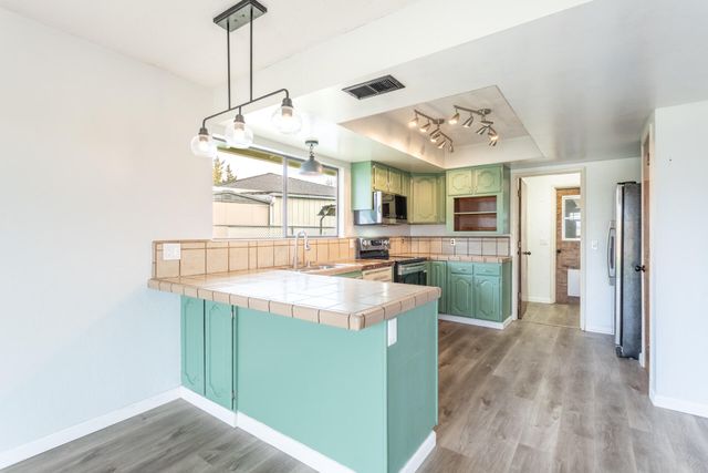 940 Golden Heights Court, Redding, CA 96003