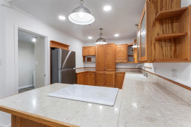 2918 15th Avenue N, Texas City, TX 77590