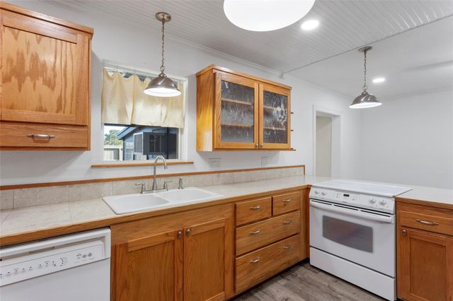 2918 15th Avenue N, Texas City, TX 77590