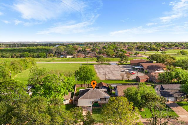 2918 15th Avenue N, Texas City, TX 77590