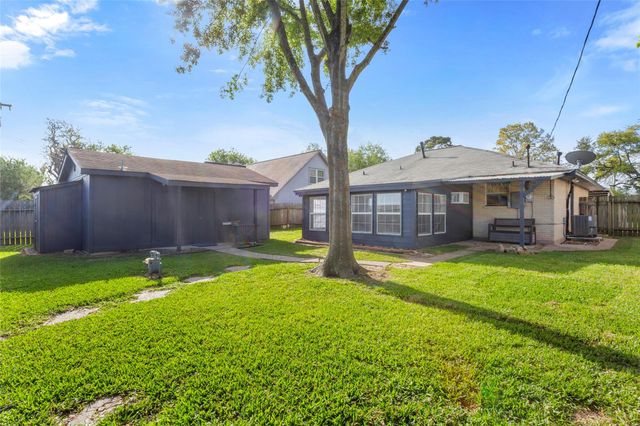 2918 15th Avenue N, Texas City, TX 77590