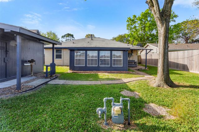 2918 15th Avenue N, Texas City, TX 77590