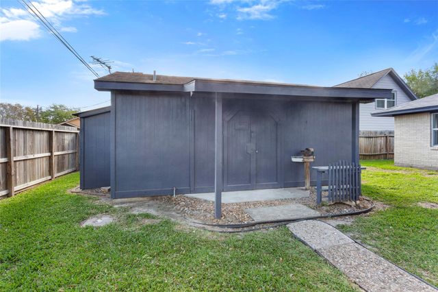 2918 15th Avenue N, Texas City, TX 77590