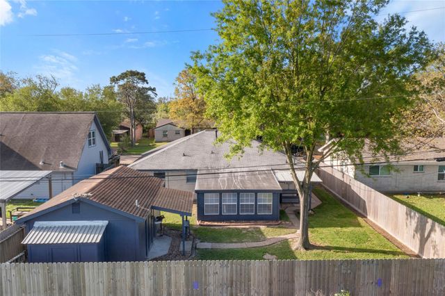 2918 15th Avenue N, Texas City, TX 77590