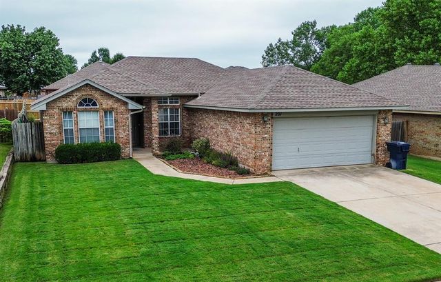 201 Bellgate Drive, Yukon, OK 73099